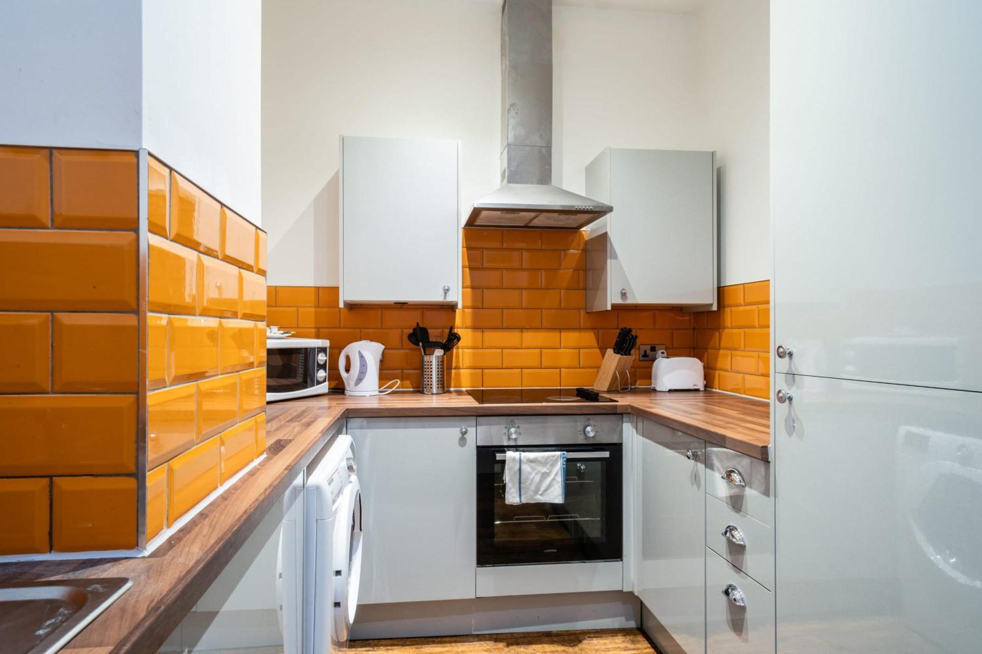 Bright 2 Bed In * Блэкберн